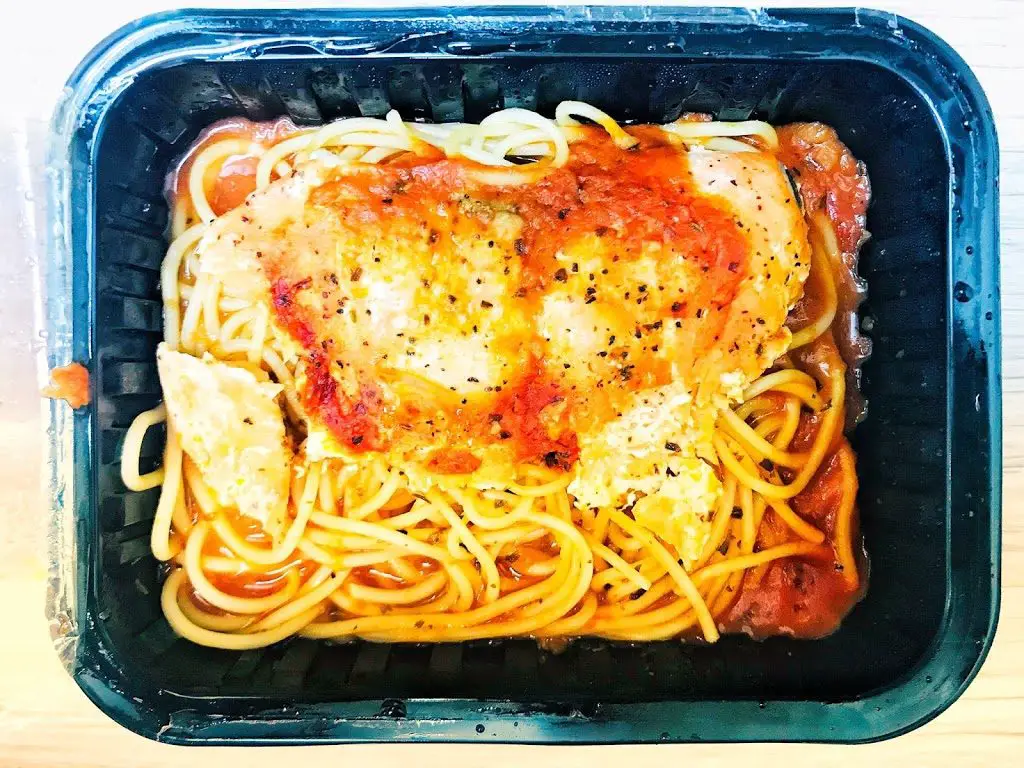 Chef In Box - Grilled Salmon with Spaghetti in Tomato Concasse