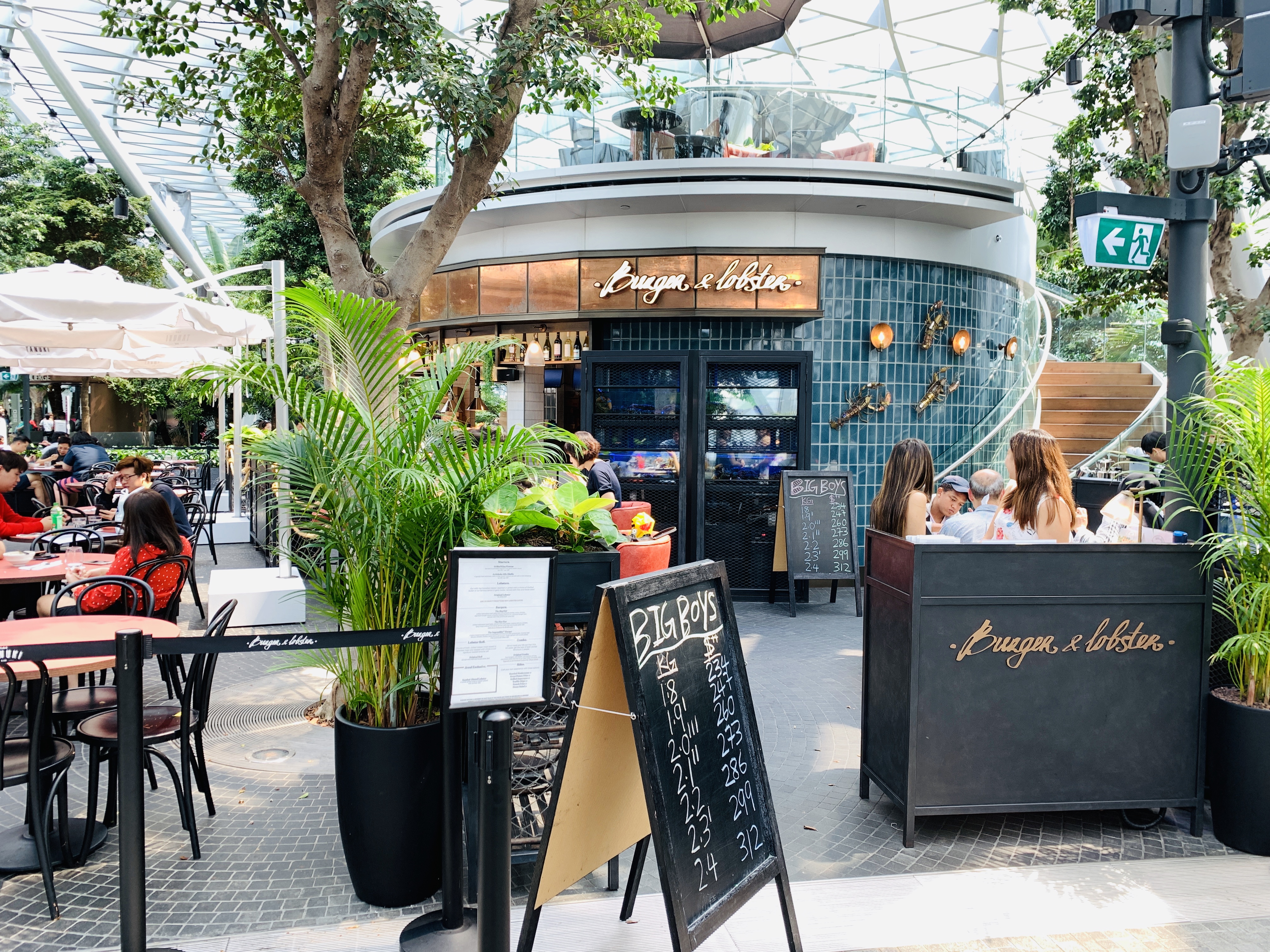 Burger & Lobster - Restaurant Front