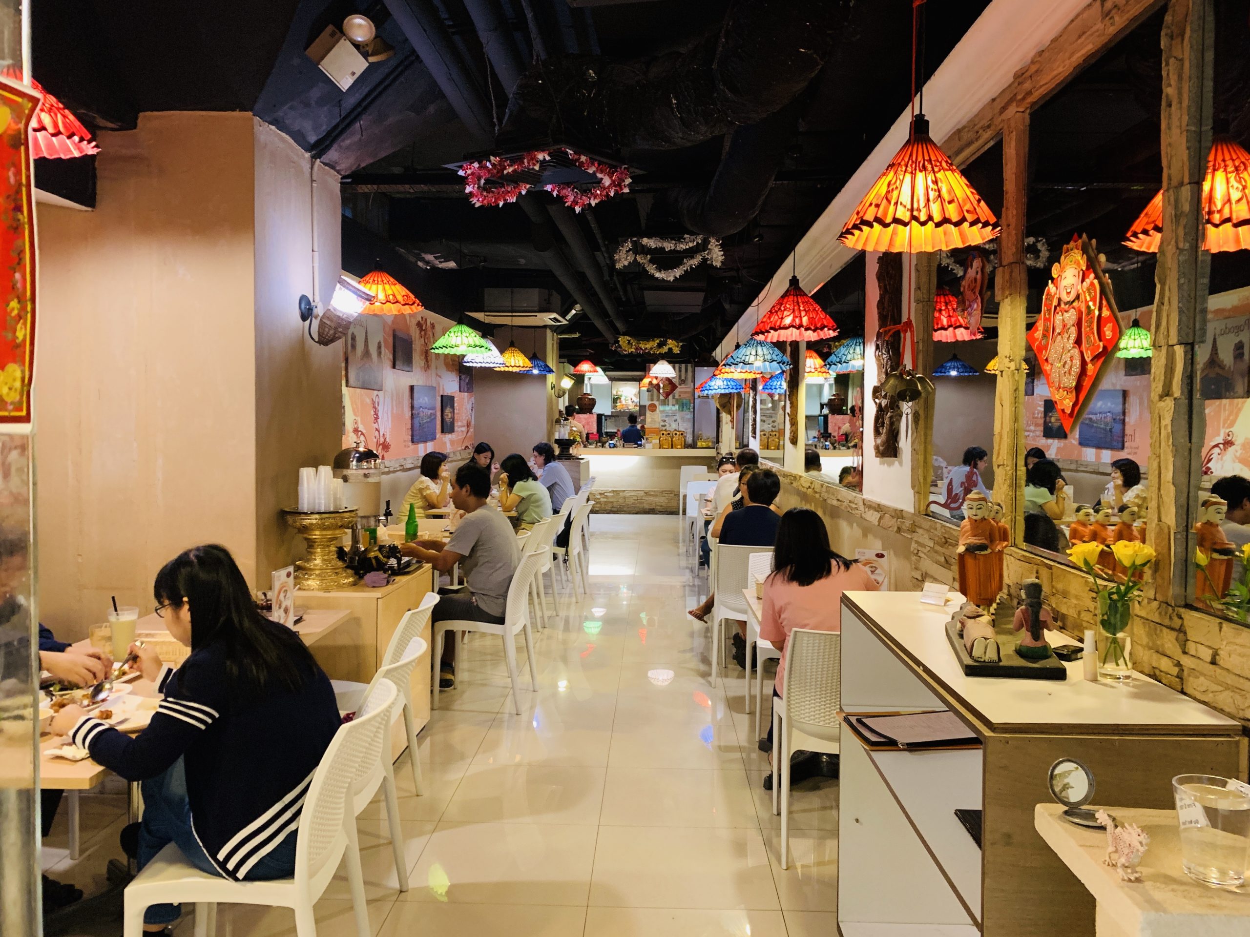 Inle Myanmar Restaurant - Interior