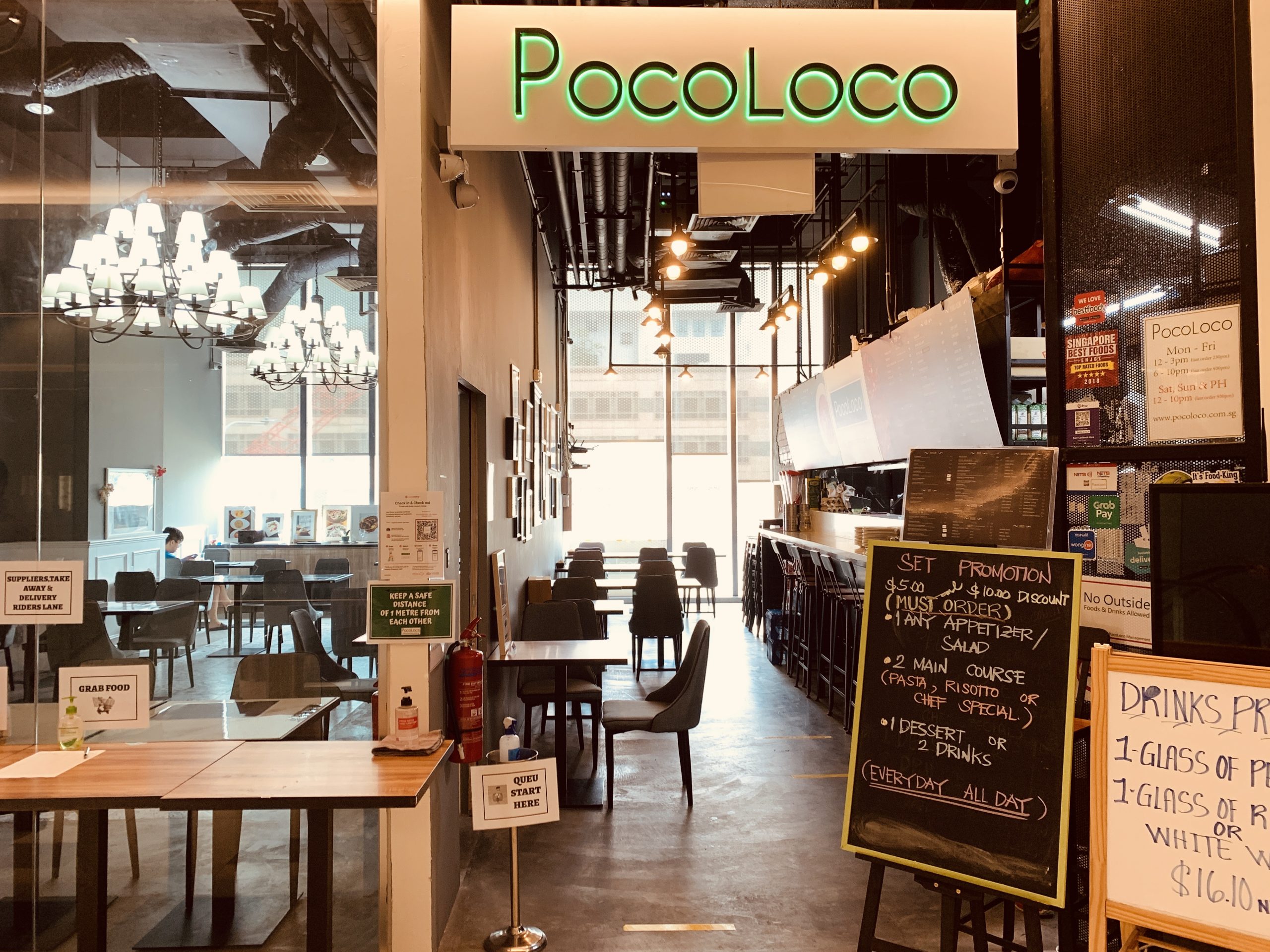 Poco Loco - Restaurant Front