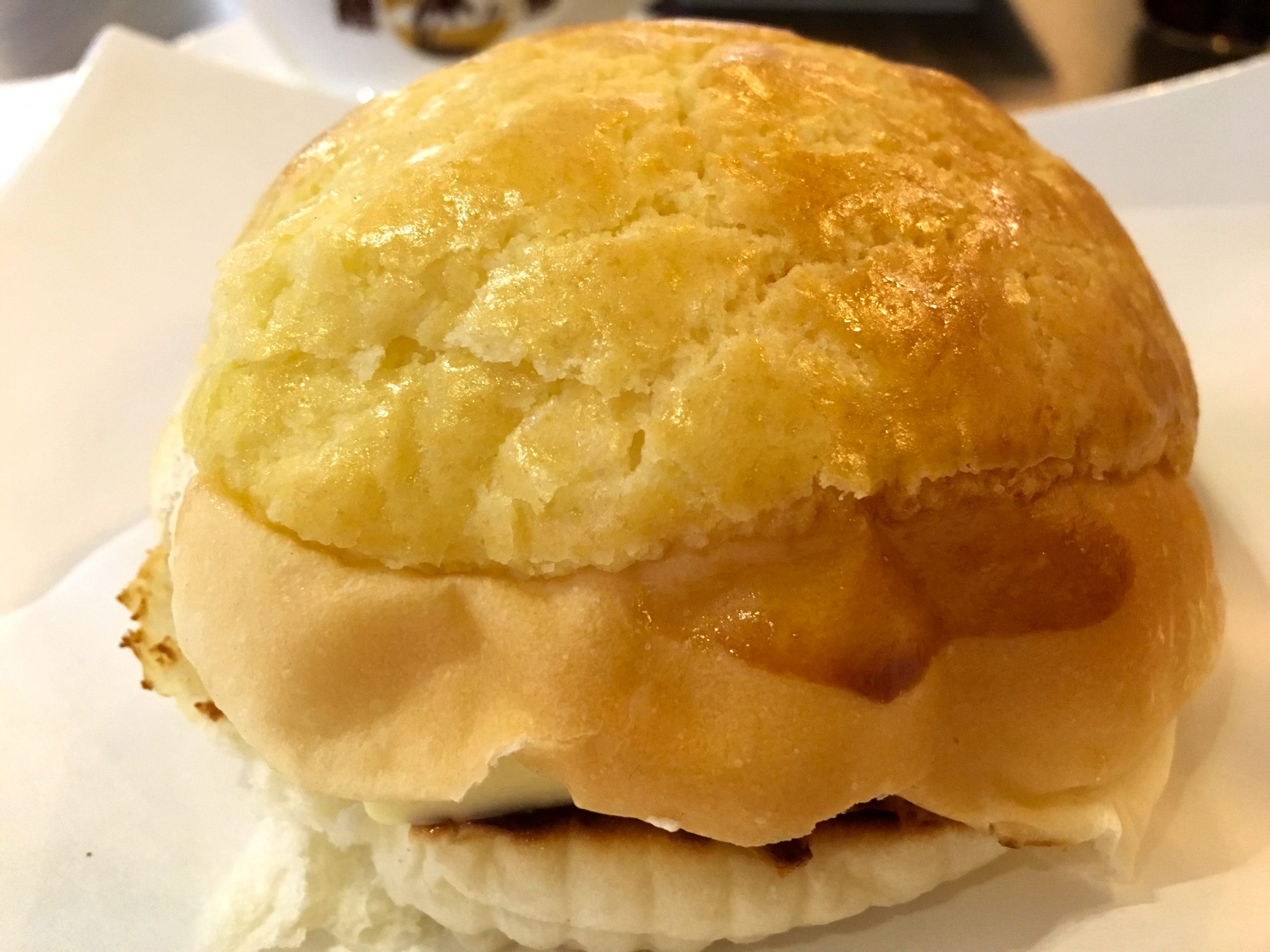 Honolulu Cafe - Pineapple Bun with Butter