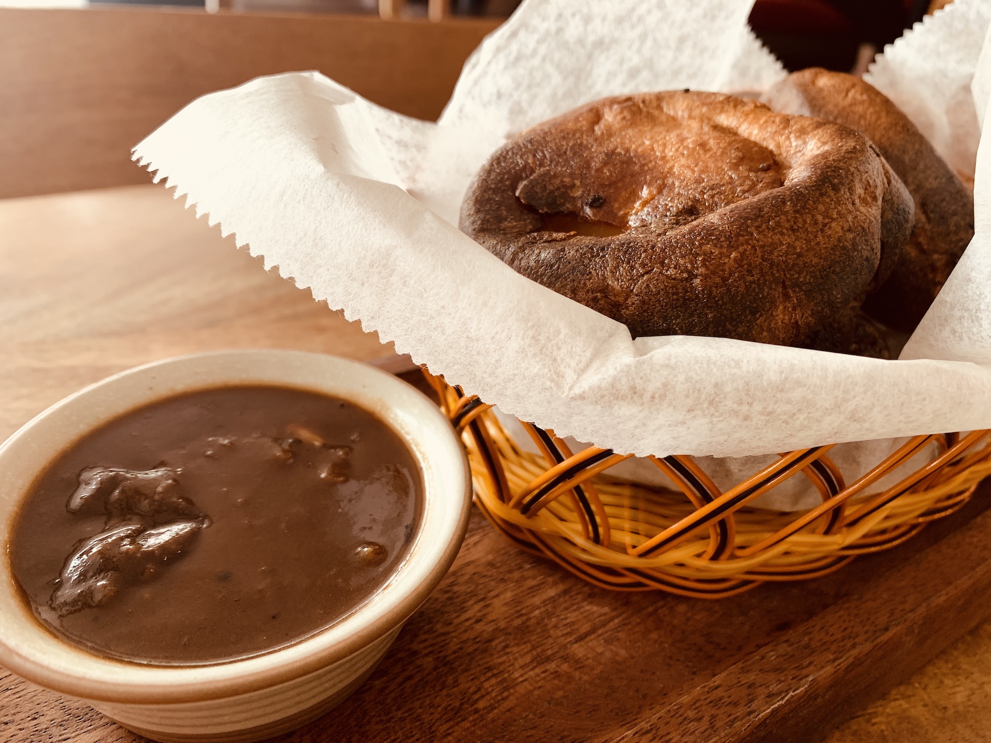 The Queen and Mangosteen - Yorkshire Pudding with Gravy