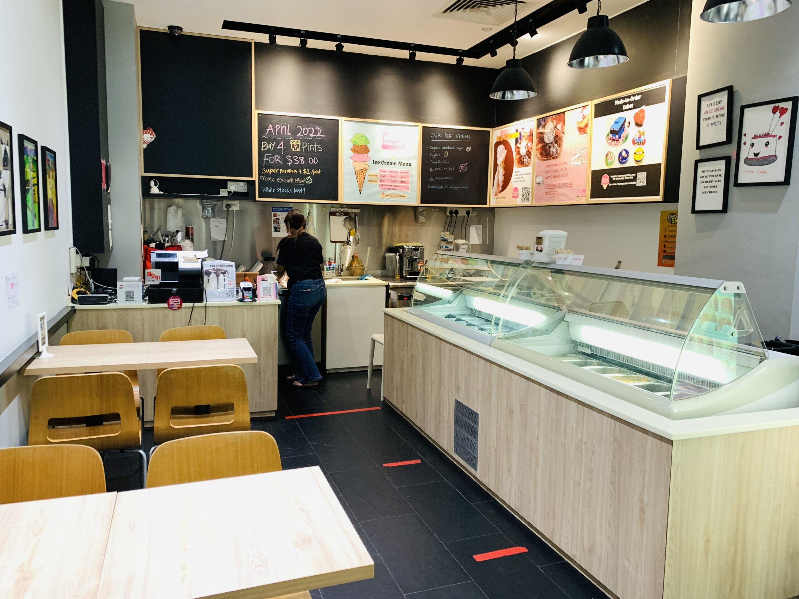Bing Bing Ice Cream Gallery - Interior