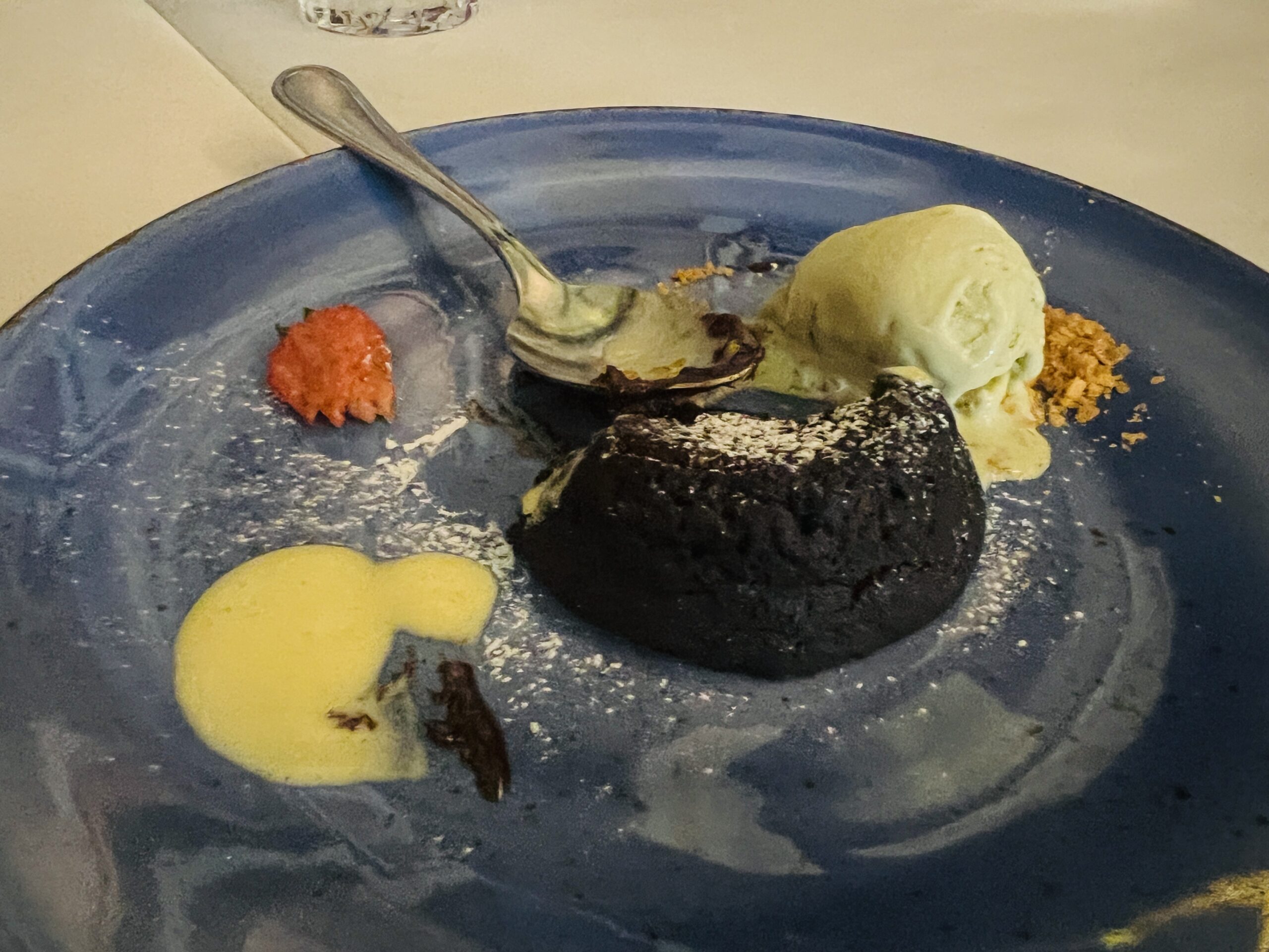 Da Luca Italian Restaurant - Fondente Al Cioccolato Con Gelato Al Pistacchio