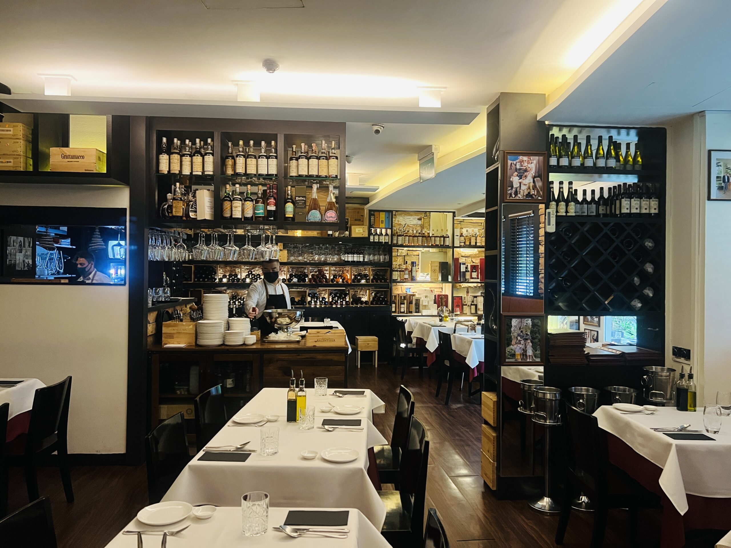 Da Luca Italian Restaurant - Interior