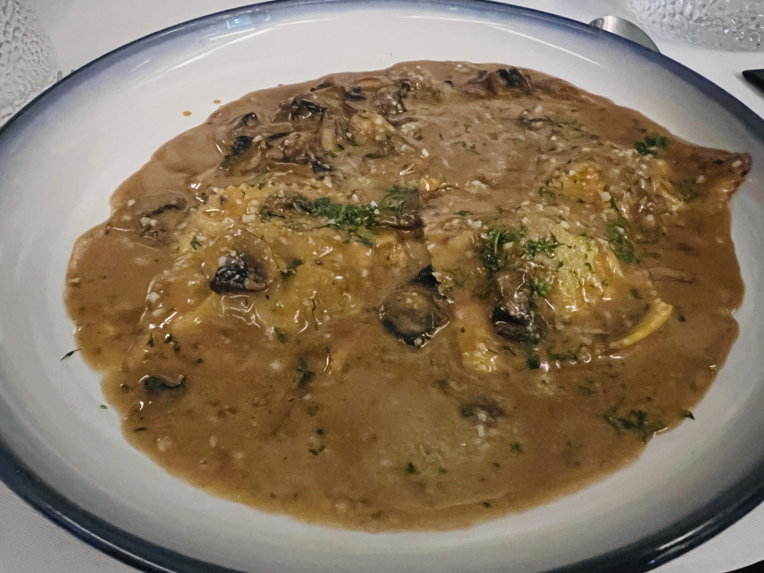 Da Luca Italian Restaurant - Raviolo Di Carne Con Funghi E Panna