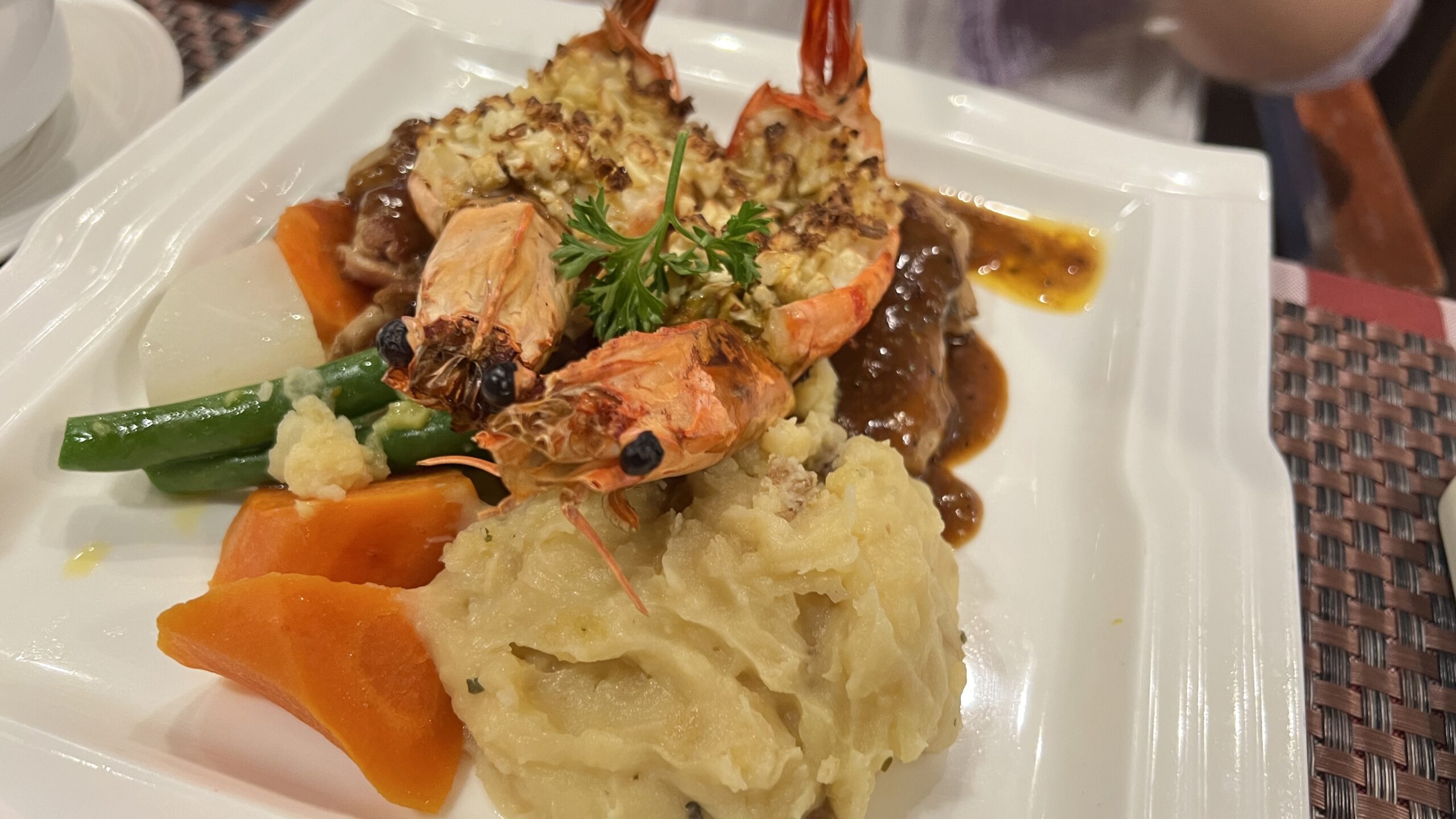 Mariners' Corner - Garlic Prawn with Chicken Chop